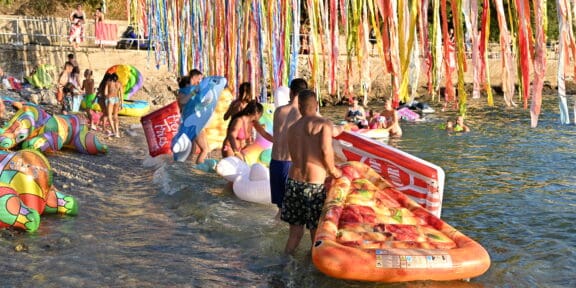 Riječke karnevalske mokre igre i Utrke napuhanaca na Preluku