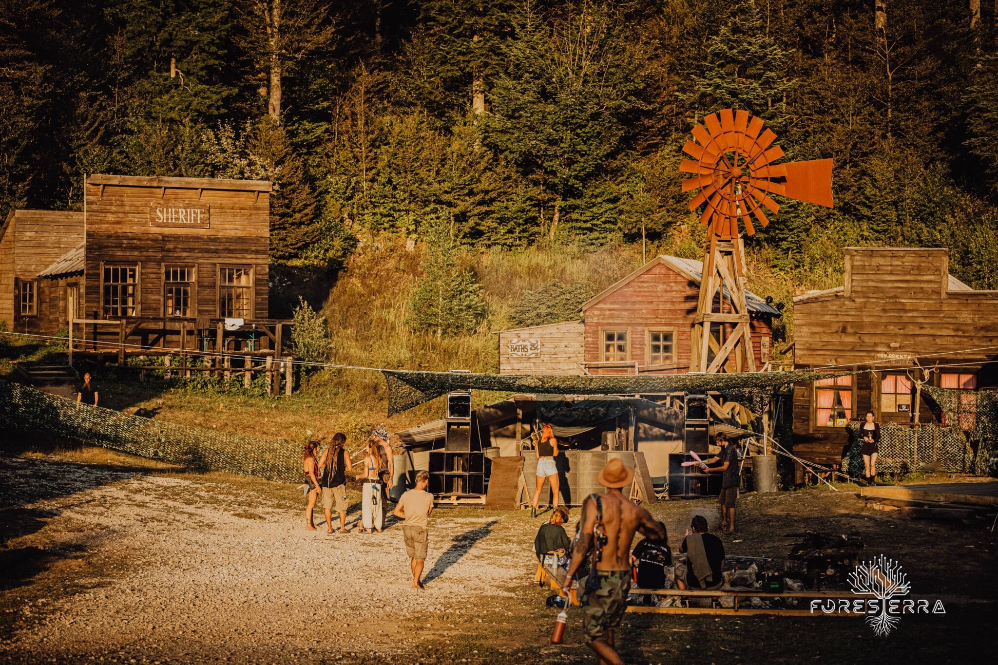 Foresterra Festival 2025 : Spoj glazbe, umjetnosti  i prirode u Kaubojskom selu Roswell