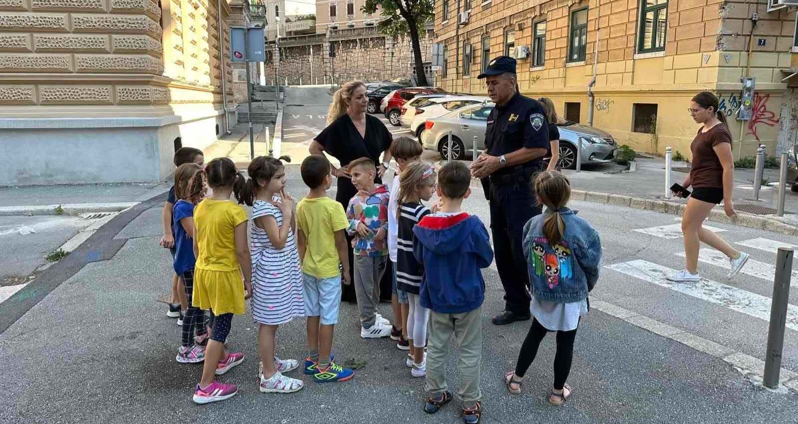 Početak školske godine: Policija poziva vozače na poseban oprez u blizini škola