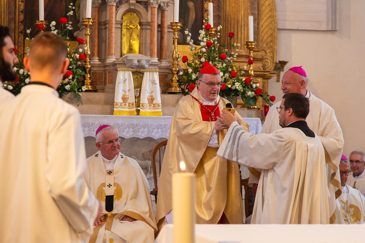 U Vrbniku je danas  proslavljena Zlatna misa kardinala Josipa Bozanića