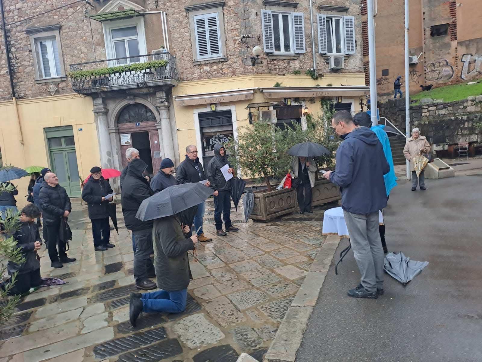 Zbog palestinske zastave riječka policija kaznila prosvjednike protiv molitelja s   200 eura