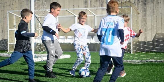 Djeca iz OŠ Turnić posjetila stadion Rujevica