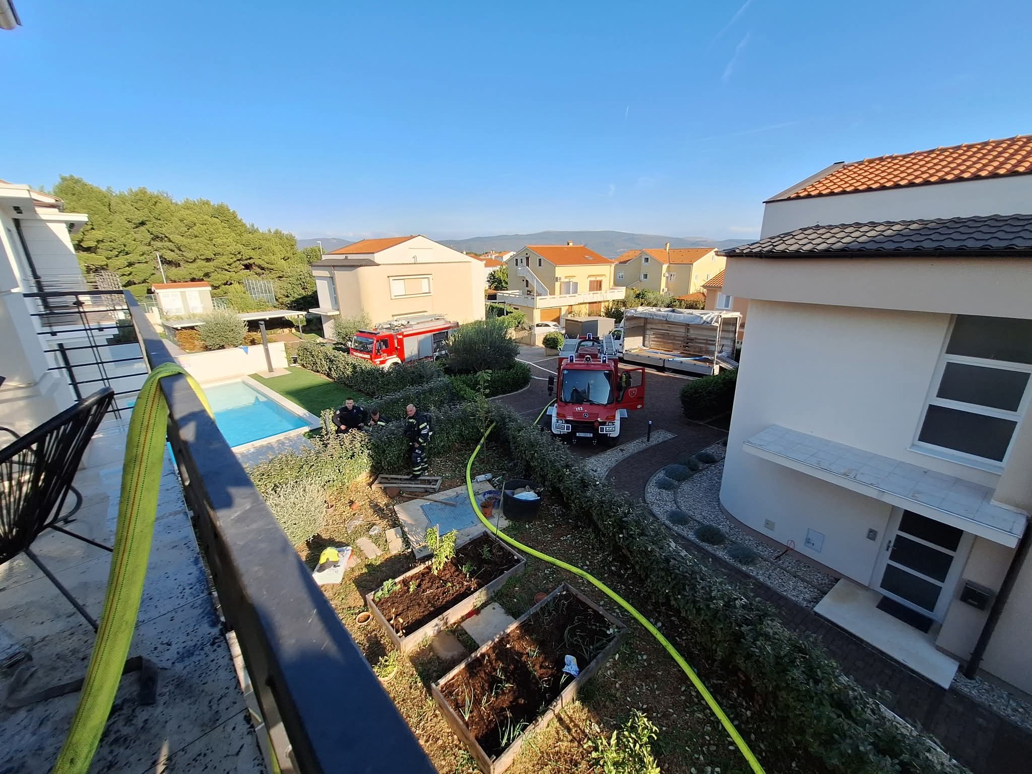 Požar kuće u gradu Krku brzo lokaliziran zahvaljujući brzoj intervenciji vatrogasaca