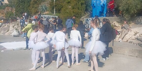 Ples na platnu na plaži Grčevo