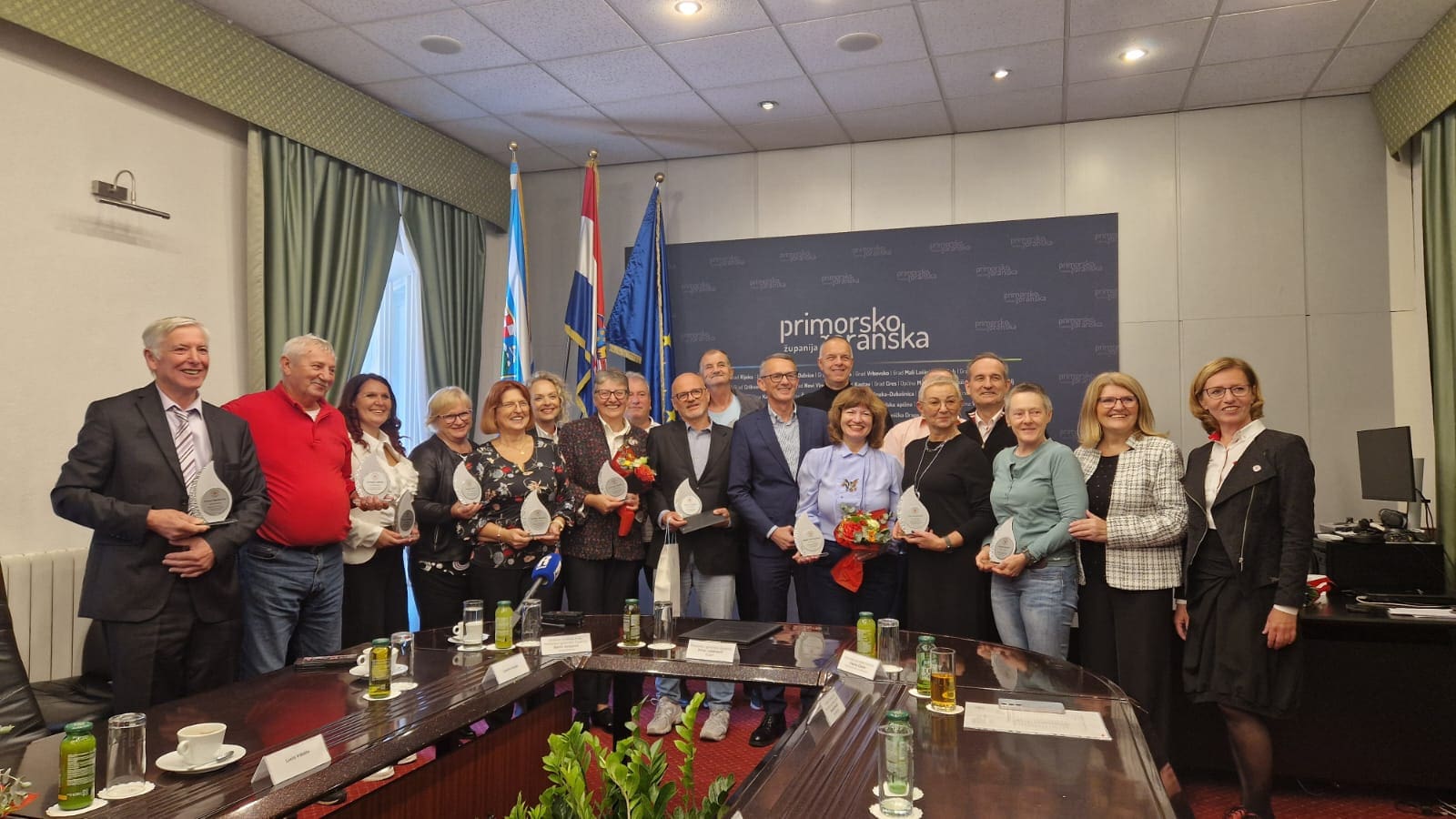 Darivatelji krvi s jubilarnim brojem darivanja na prijemu kod župana