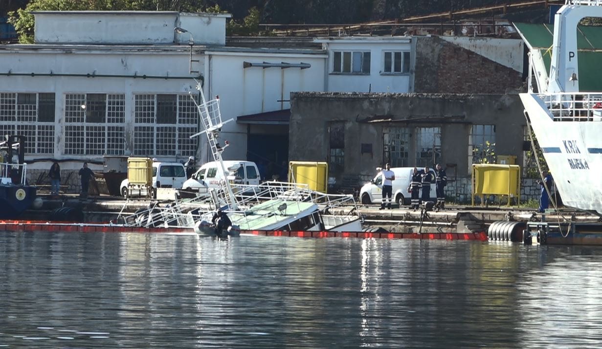 Nevrijeme potopilo školski brod Vila Velebita, brod ide u rezalište