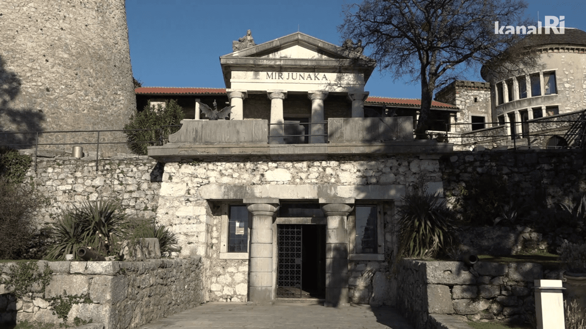 Na ulaznoj kuli Trsatskog kaštela nastavljaju se radovi, u prosincu Zima na Gradini