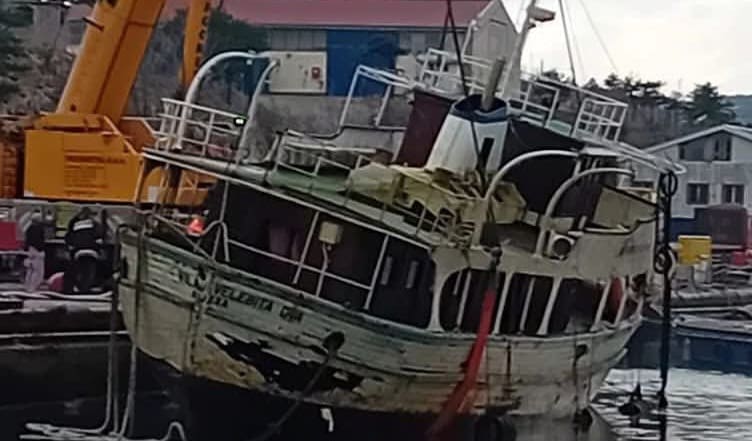 Brod Vila Velebita II izvučen iz mora, odlazi u rezalište