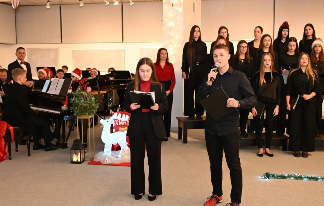Održan tradicionalni božićni koncert zborova Glazbene škole Ivana Matetića Ronjgova Rijeka