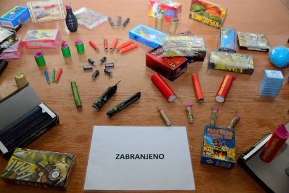 Maloljetnici izazvali požar korištenjem pirotehnike