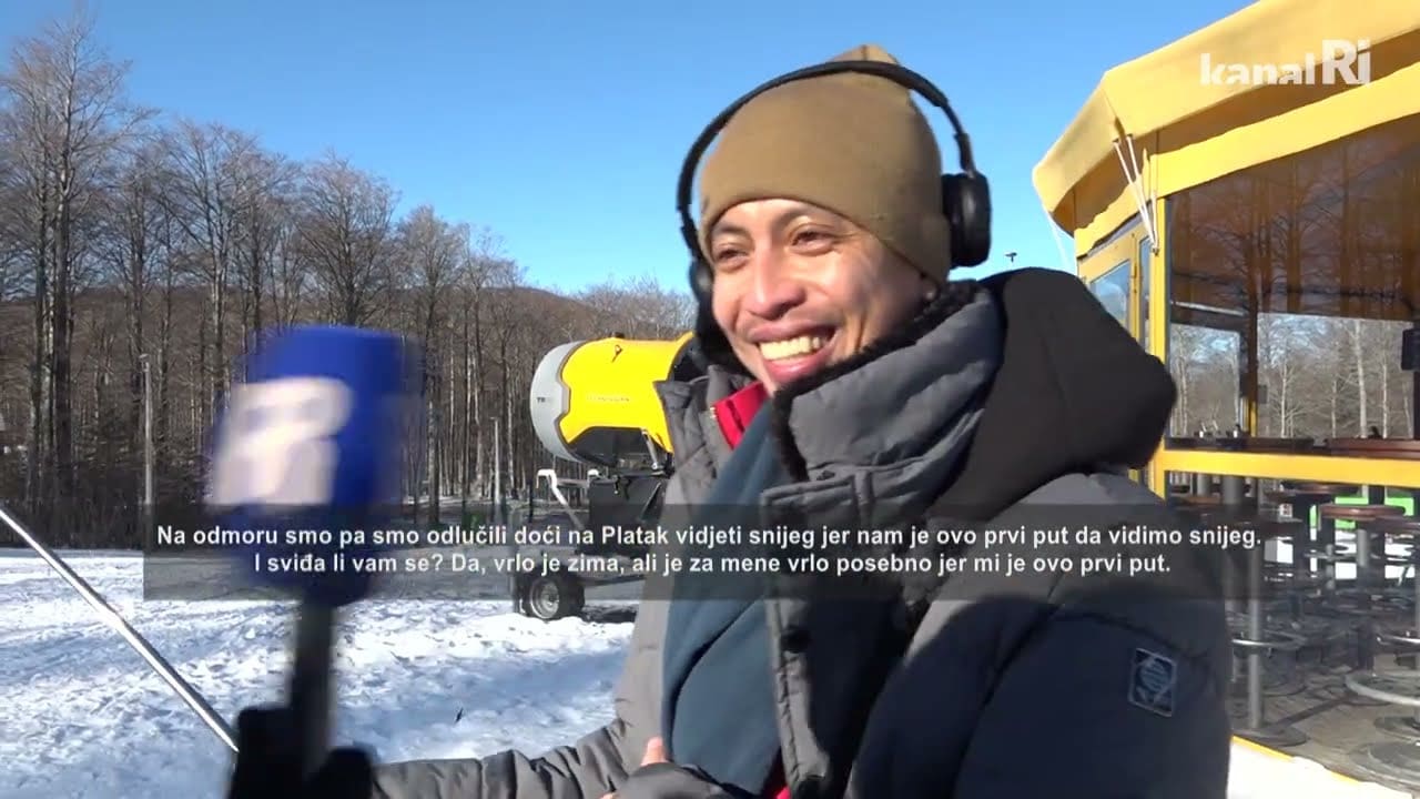 Sunčani Platak privukao brojne  izletnike: Filipinci doživjeli svoj prvi snijeg