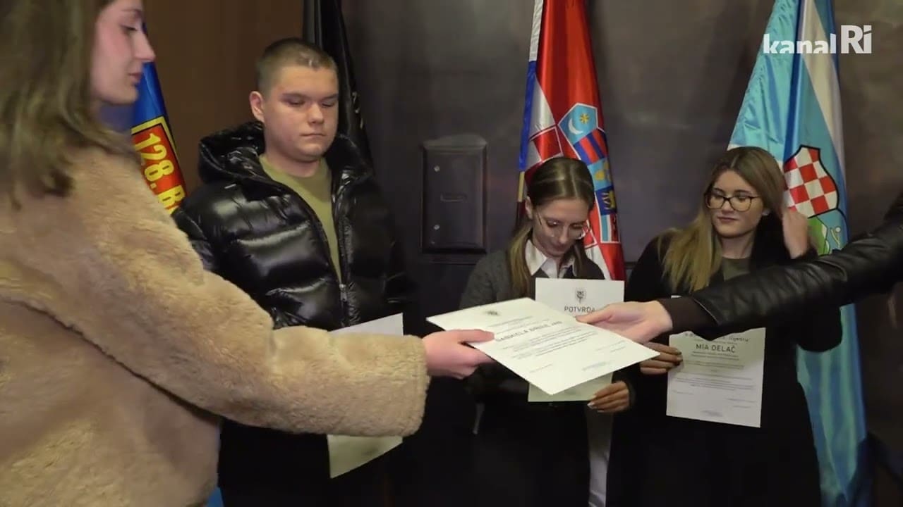Nagrađeni učenici u sklopu projekta Moj nono i tata u obrani Like u Domovinskom ratu