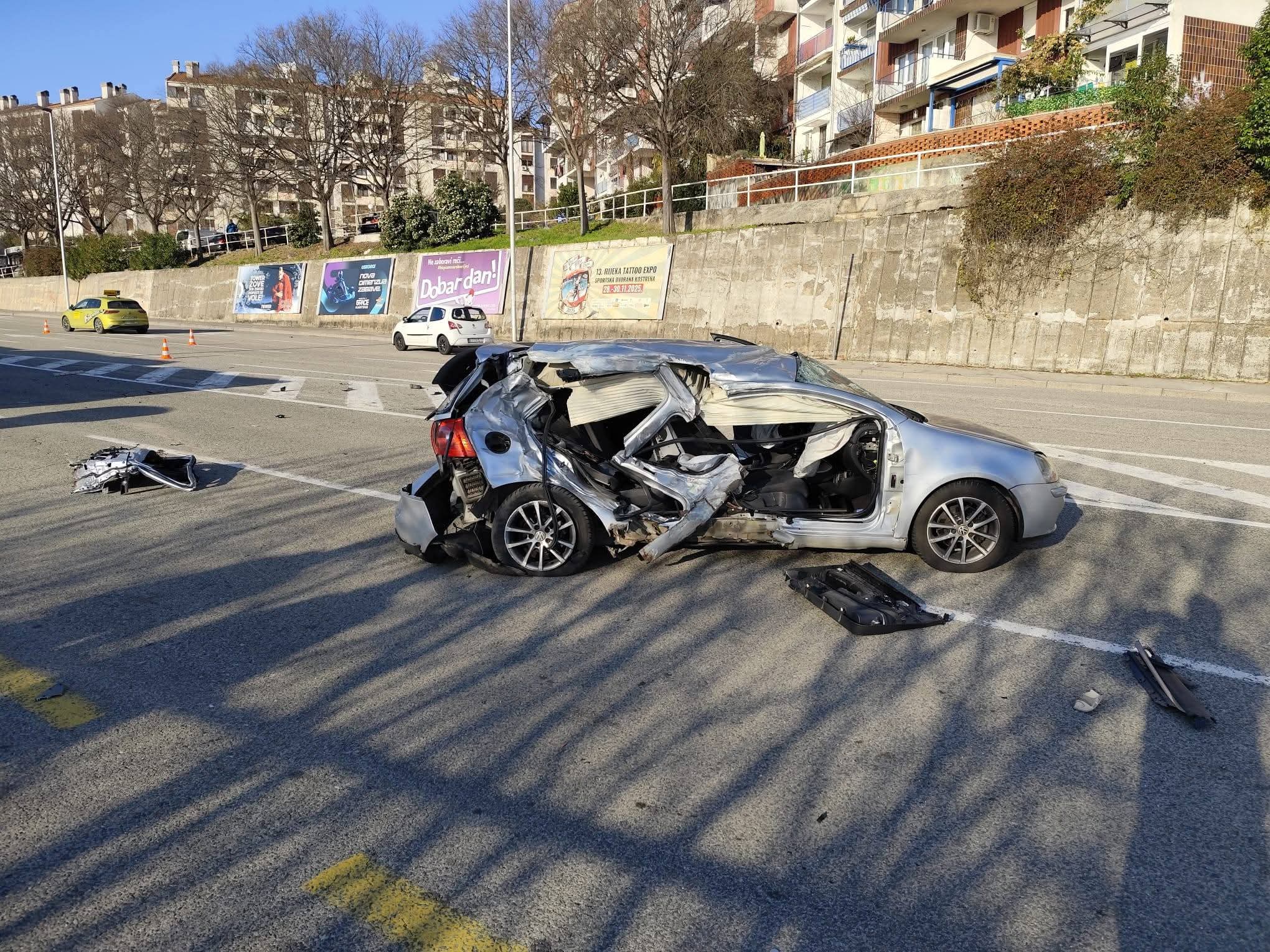 Prometna nesreća na Krnjevu, sudar automobila i autobusa
