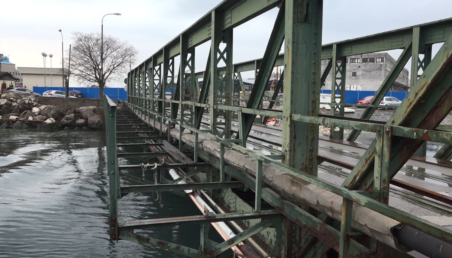 Stari željezni most Rječina III u luci Brajdica je zatvoren, u planu je i njegovo rušenje