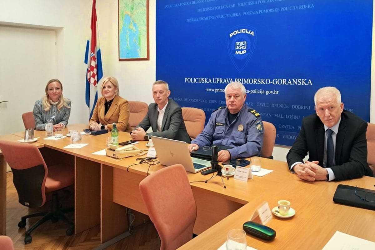 Održan radni sastanak predstavnika policije i Grada Rijeke.