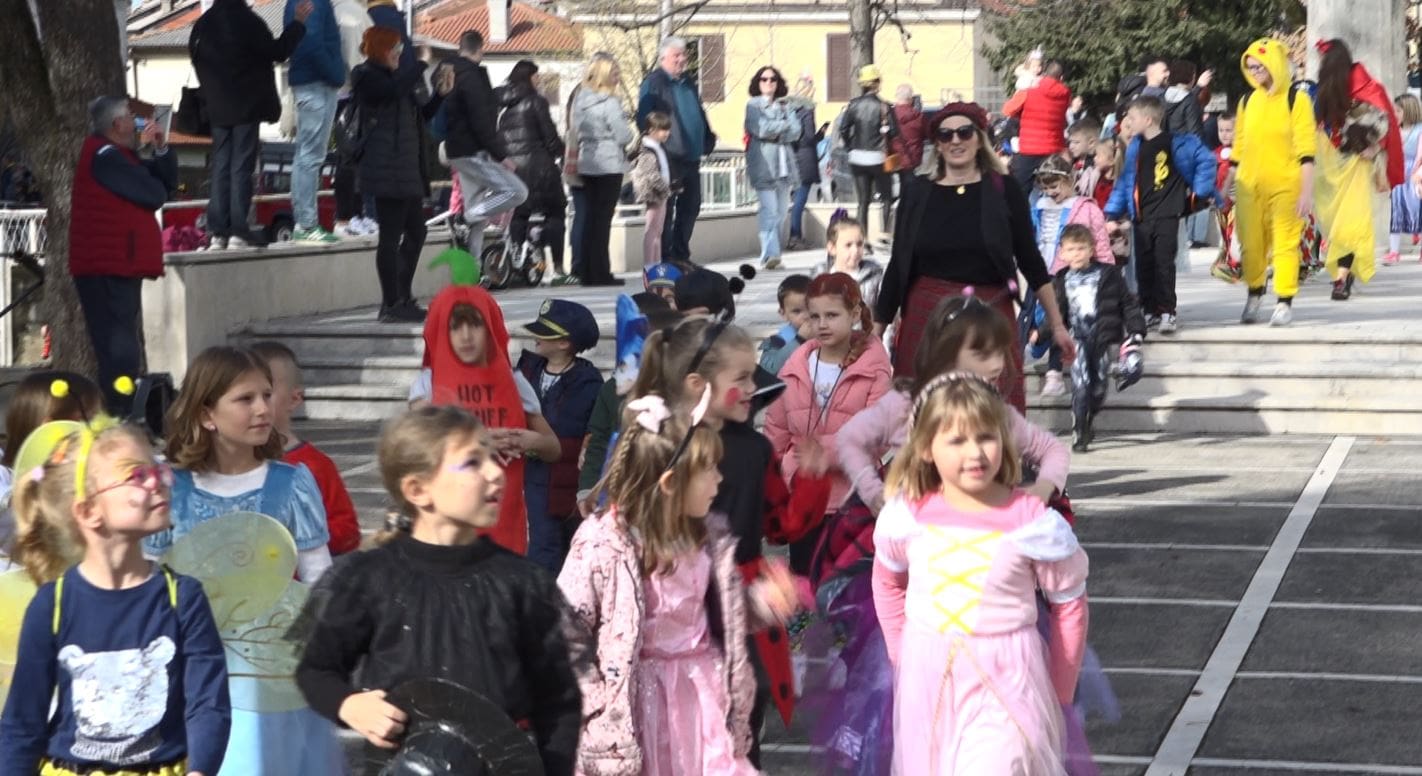 Dječja maškarana povorka održana na Drenovi