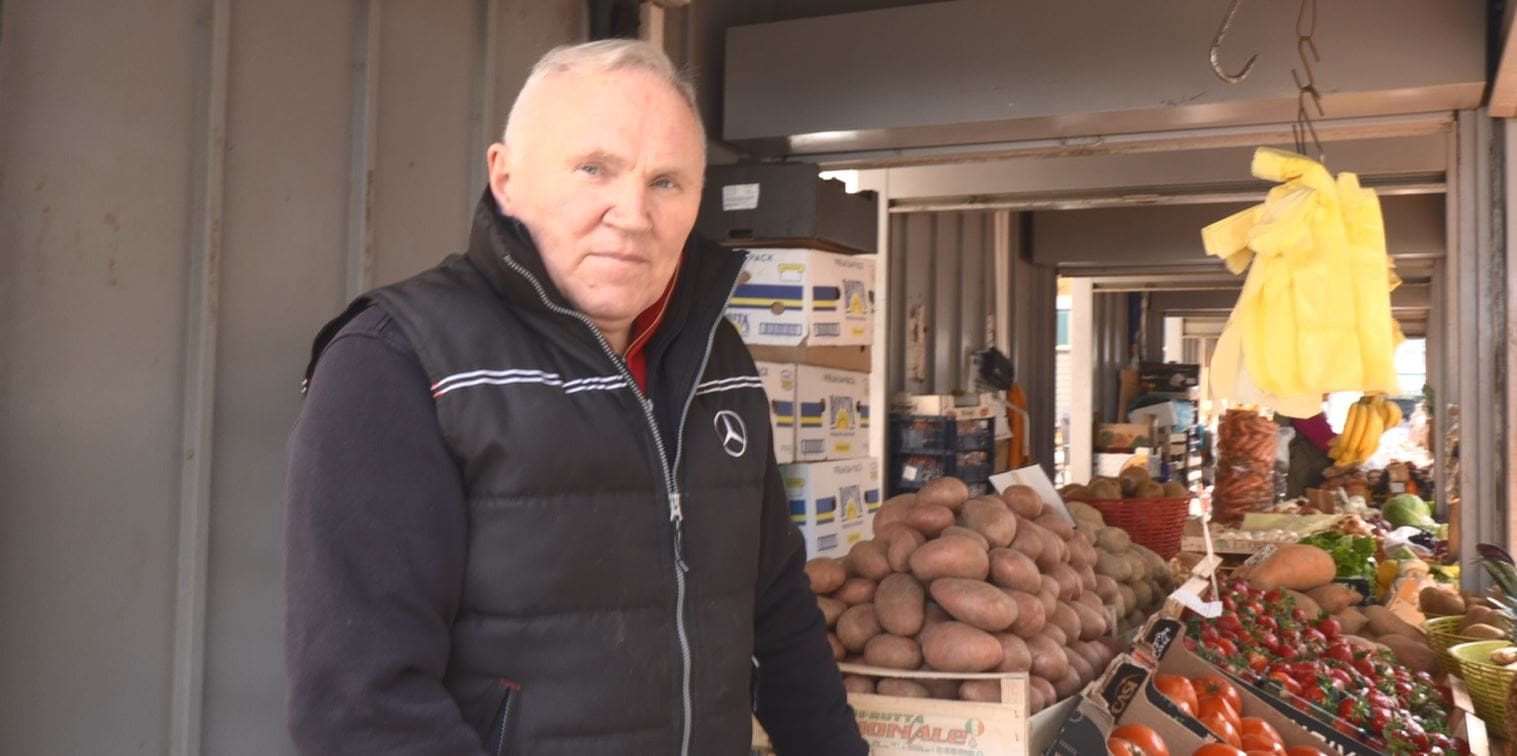 Sunčani ponedjeljak na riječkoj tržnici: Stigle prve uvozne jagode