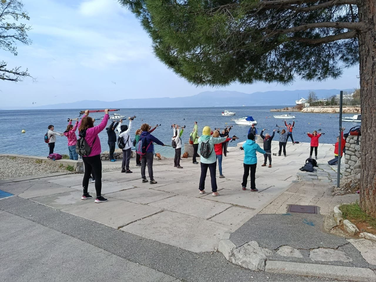 Nordijski hodači uživali u Kostreni, posjetili i Kuću kostrenskih pomoraca
