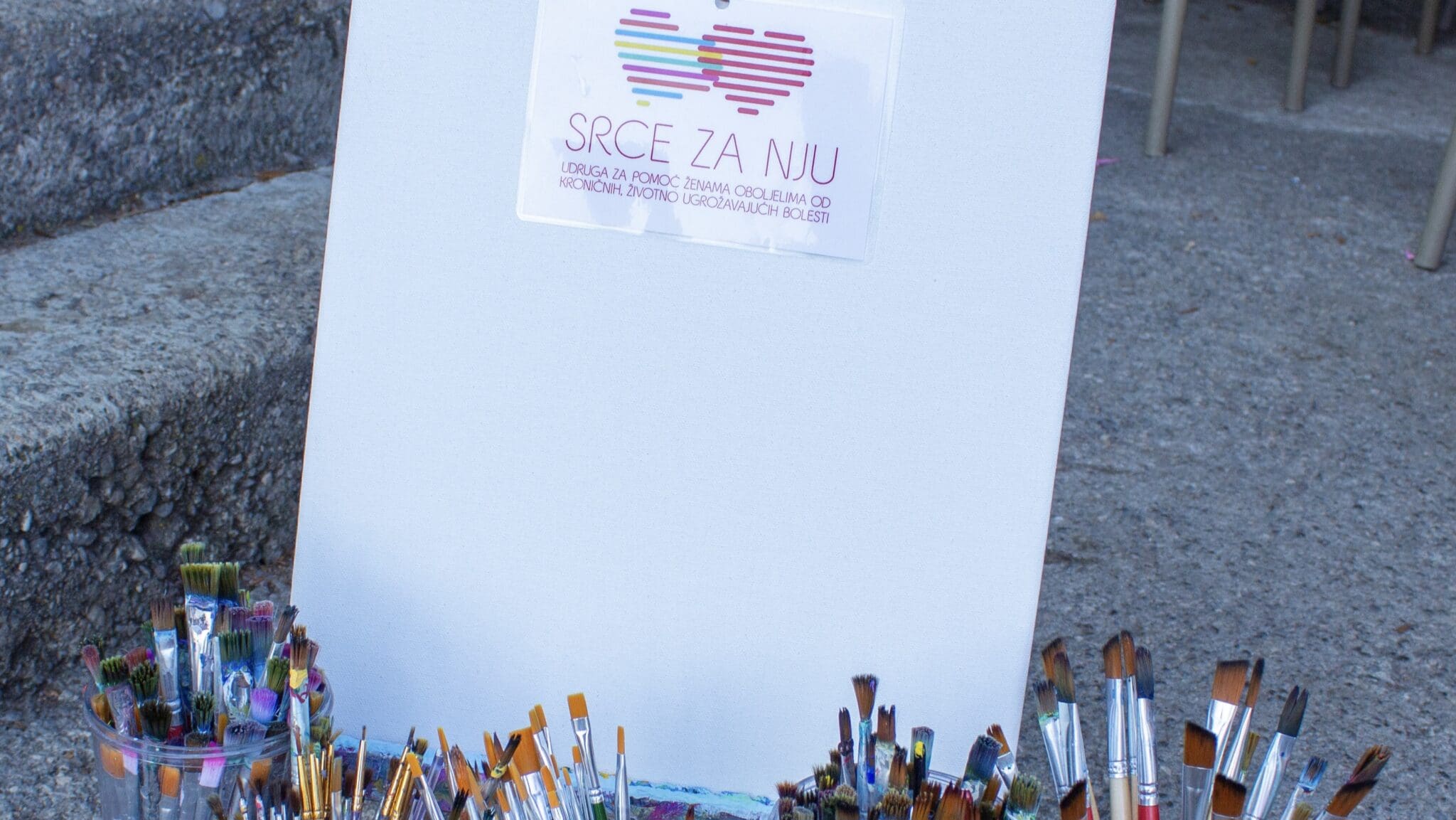 Udruga Srce za nju obilježava Dan narcisa besplatnom terapijskom radionicom slikanja<br>