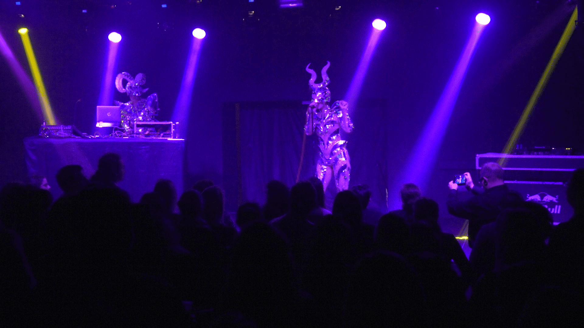 Riječki Pogon kulture zablistao u novom ruhu: Nipplepeople oduševili publiku na otvorenju