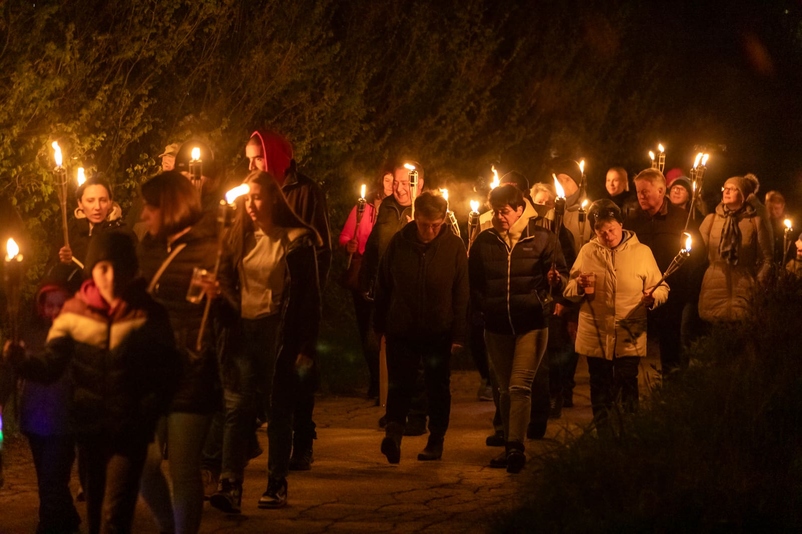 Paljenjem jurjevskog krijesa počinje proslava Jurjeva u Liču, stižu Đurđa i Franko sa svojom Ljubavnom pričom
