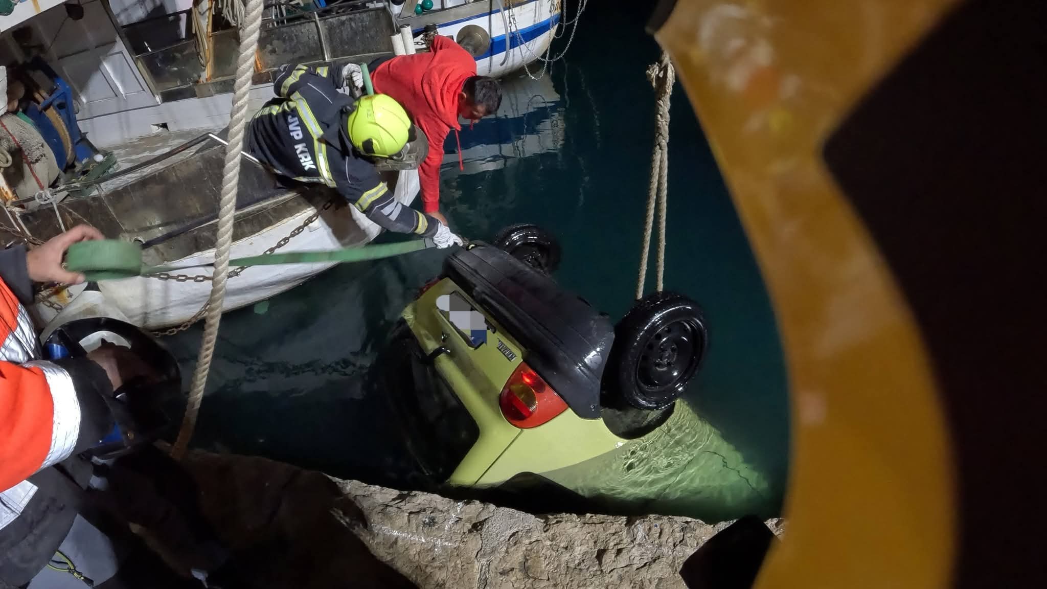 U Krku vozilo završilo u moru