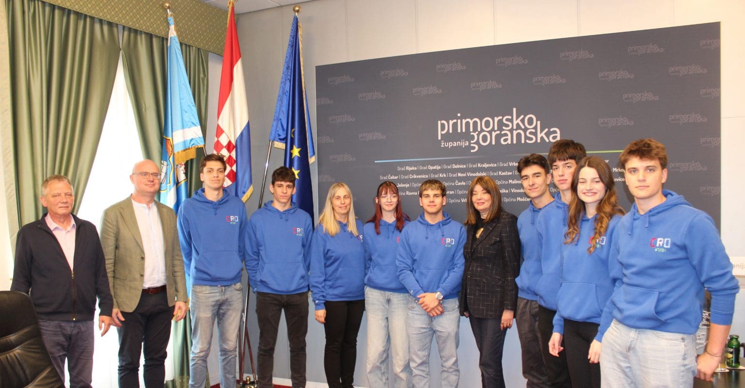 Riječki srednjoškolci iz robotičke ekipe Crobotics na prijemu u županiji