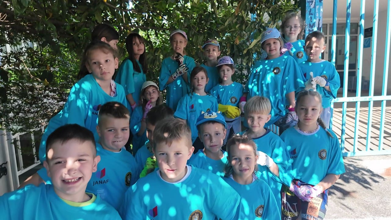 Velika ekološka akcija na Kantridi: Učenici i veterani "Vukova" zajedno čistili okoliš škole