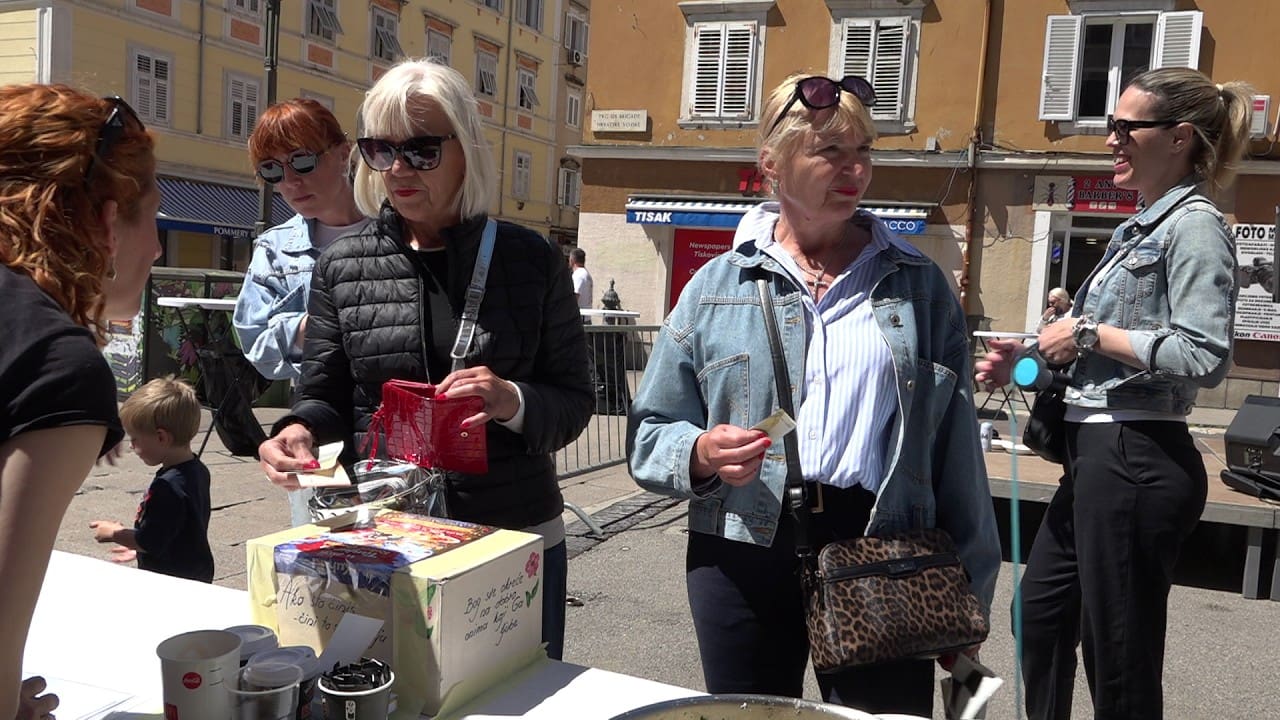 RIJEČKO SRCE ZA MALENOG BORCA: Humanitarna akcija na Trgu 128. brigade za dvogodišnjeg Roka