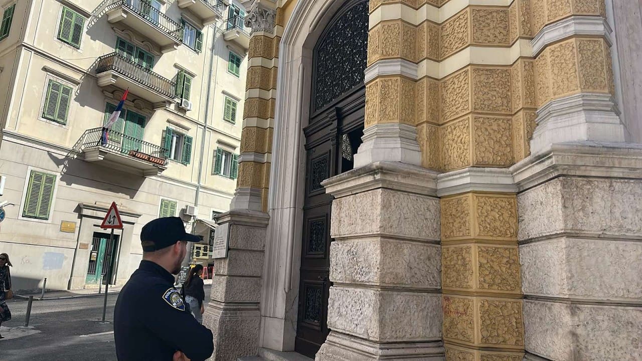 Val dojava o bombama ispraznio riječke škole: Evakuacije tijekom prvog sata