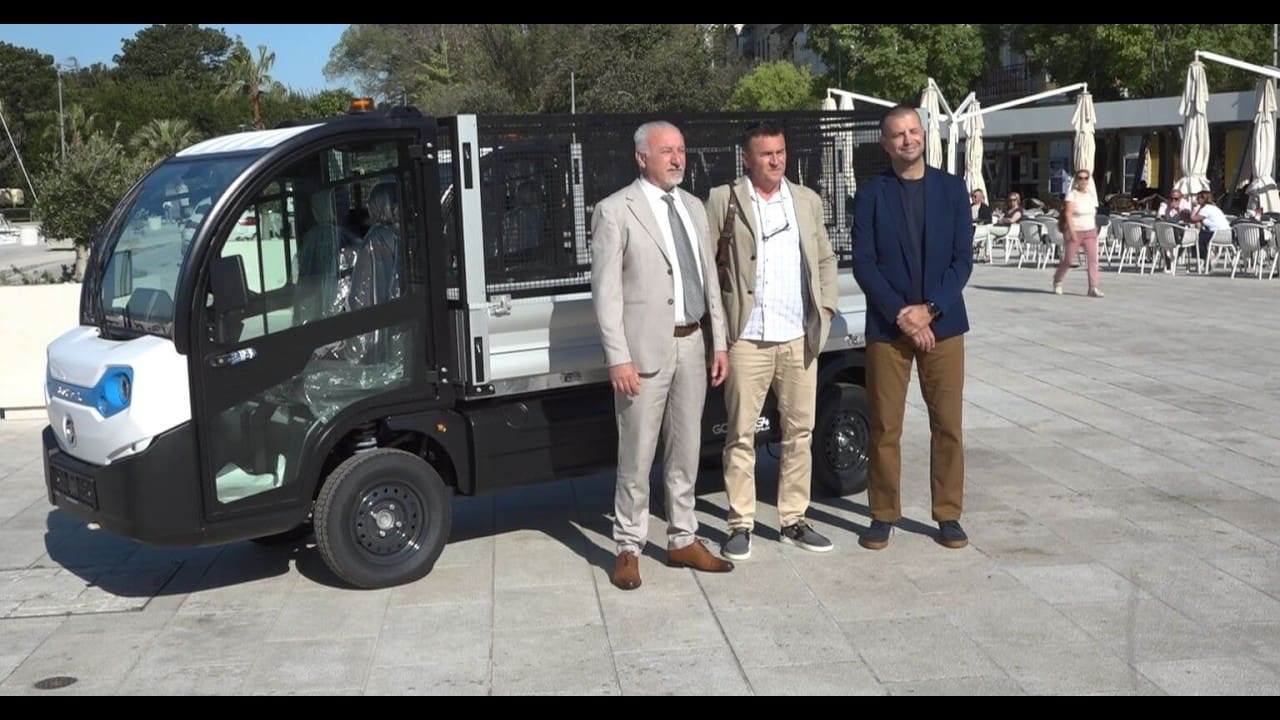 Crikvenica nabavila dva nova električna komunalna vozila