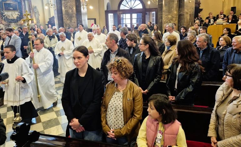 Nadbiskup Uzinić predvodio uskrsnu misu u Katedrali sv.Vida