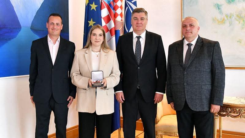 Predsjednik Milanović primio brončanu s SP-a u ljetnom sanjkanju Patriciju Urbanc
