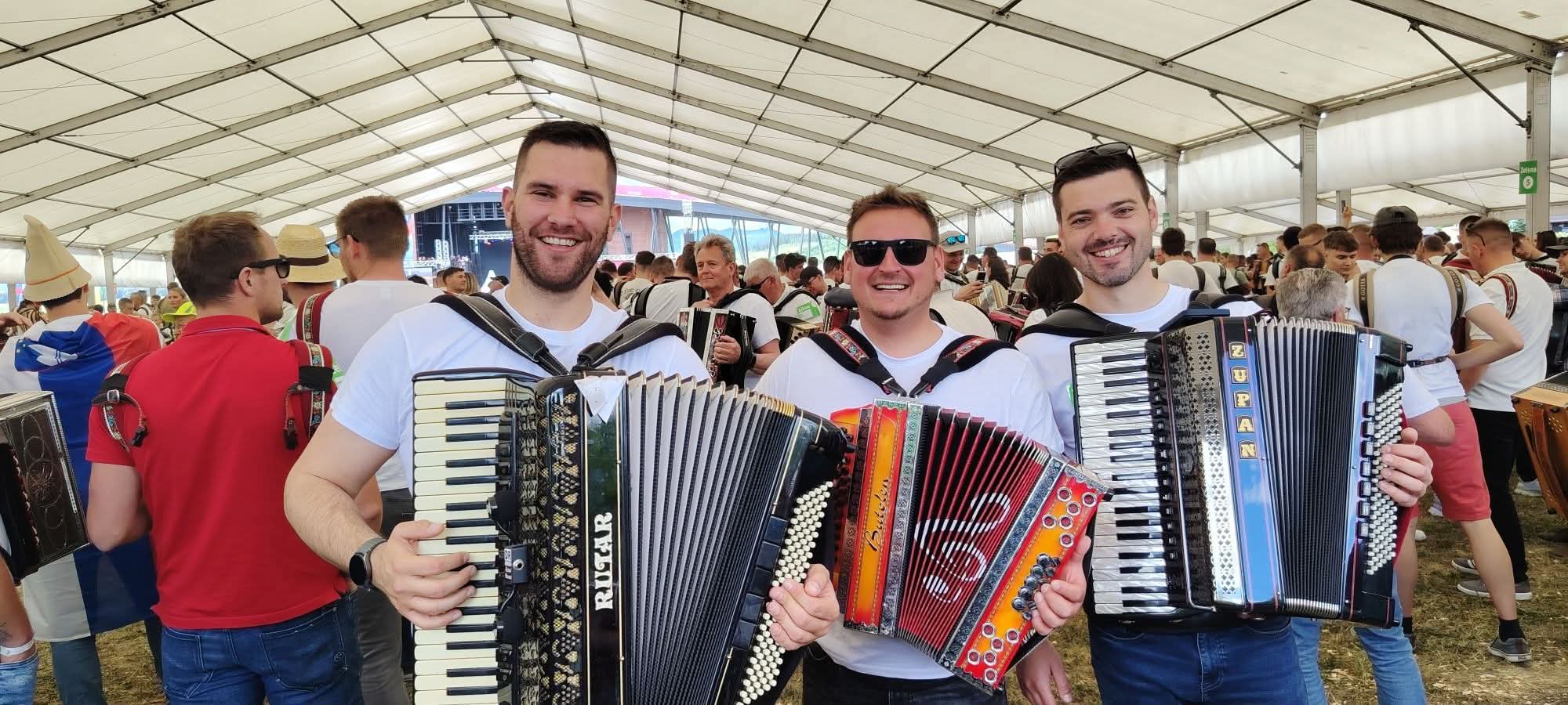 Srušen europski rekord u sviranju harmonike