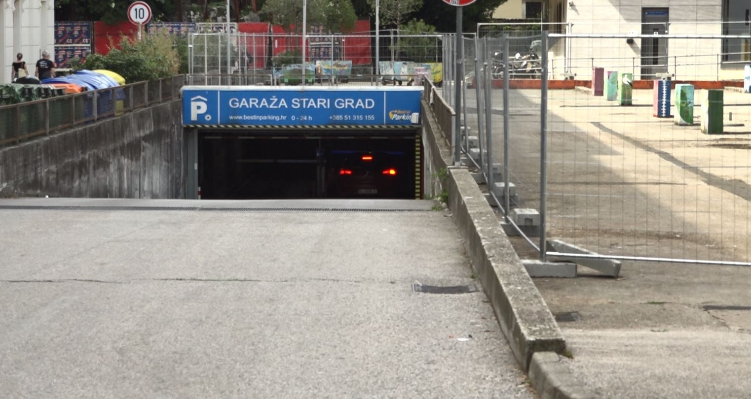Garaža Stari grad i dalje otvorena unatoč opasnosti od urušavanja trga