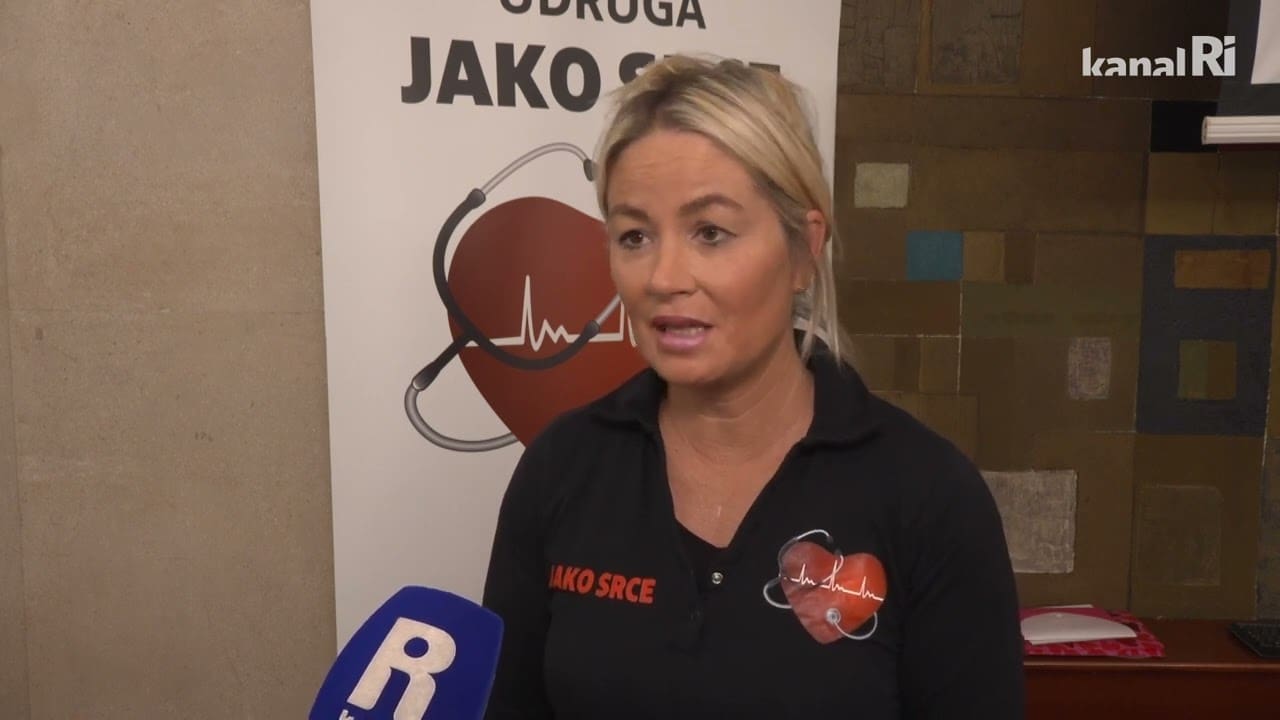 Riječani u Gradskoj vijećnici učili kako koristiti automatski vanjski defibrilator