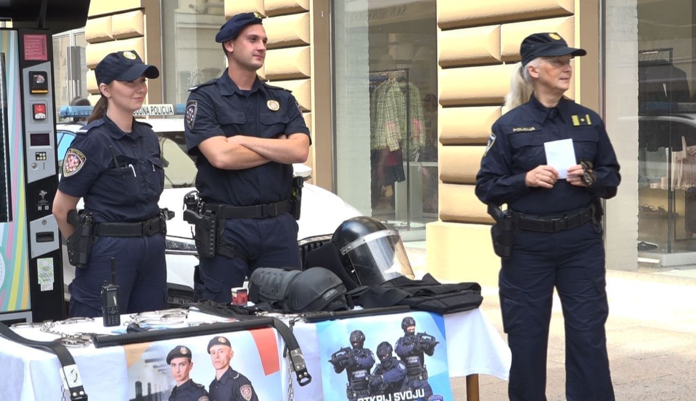 Dan otvorenih vrata policije: Predstavljena oprema, vještine i poziv policijskog zvanja