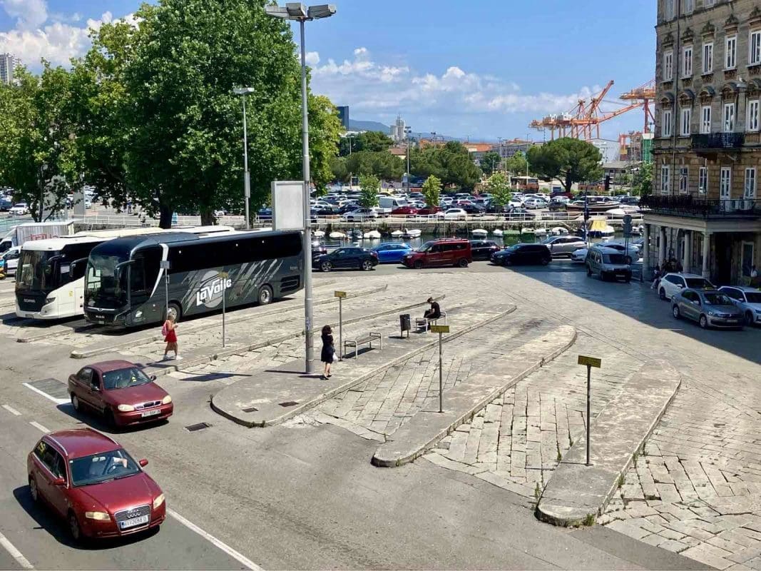 Počinju radovi na Jelačićevom trgu: Obnova stajališta Autotroleja
