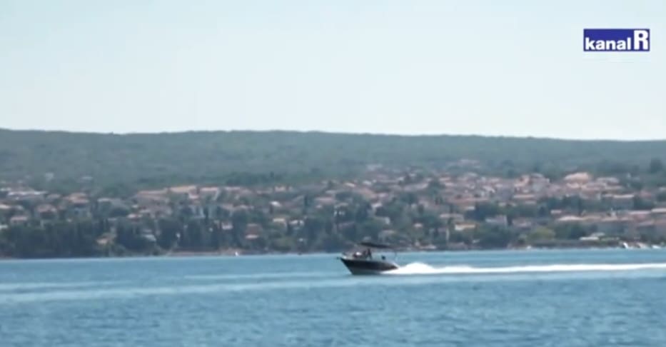 Sudar dviju brodica kod Raba: Jedna teško oštećena, stariji muškarac prevezen na pregled