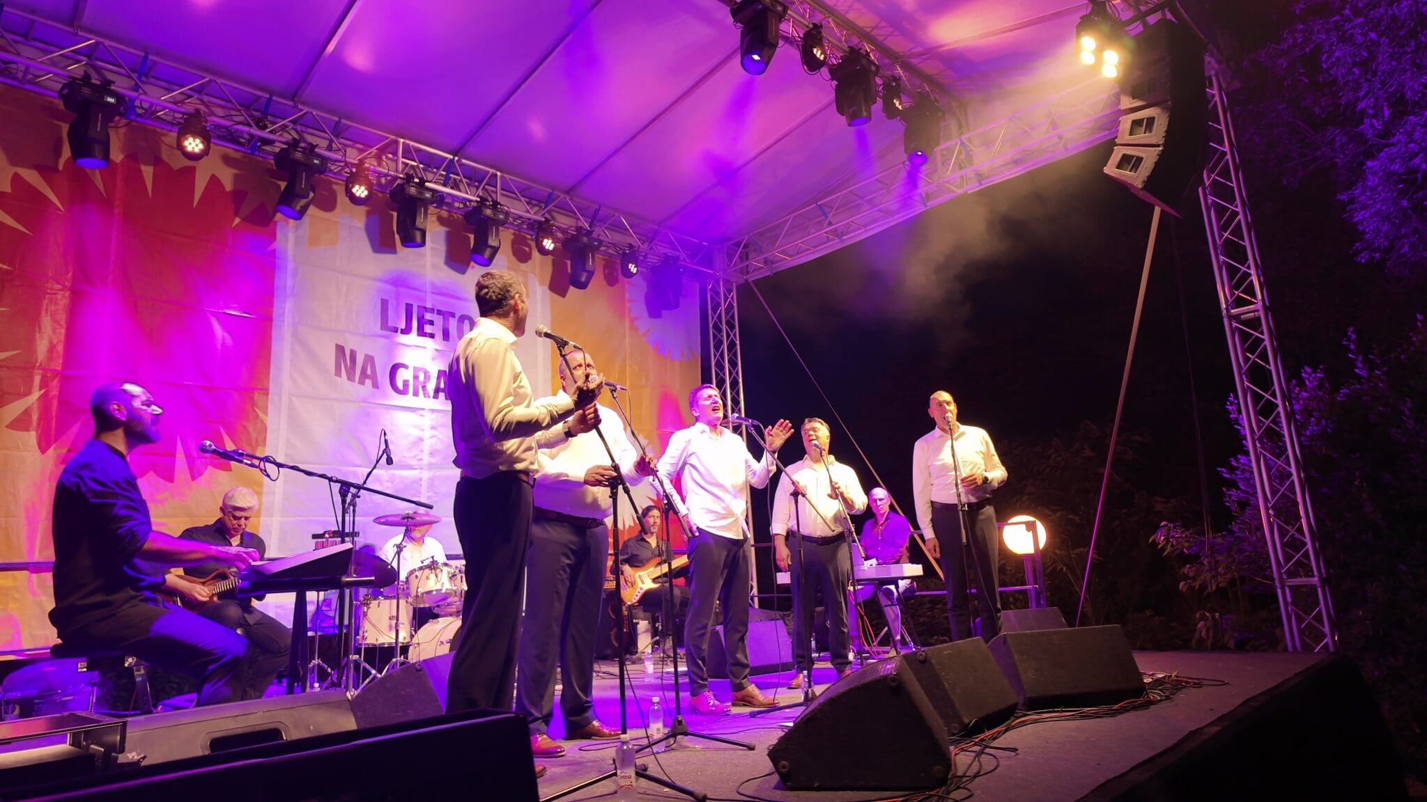 Tomislav Bralić i Klapa Intrade održali koncert na Trsatskoj gradini
