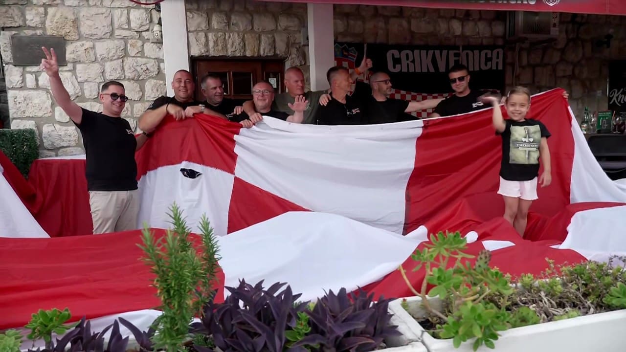 Iz Crikvenice u Ameriku: Najveća hrvatska navijačka zastava spremna za prekooceansku turneju
