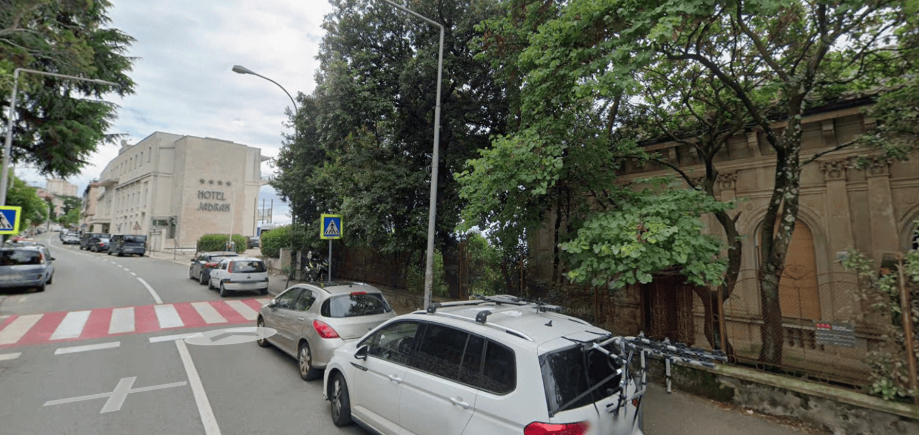 Urušio se balkon napuštene kuće na Pećinama, ozlijeđene dvije osobe
