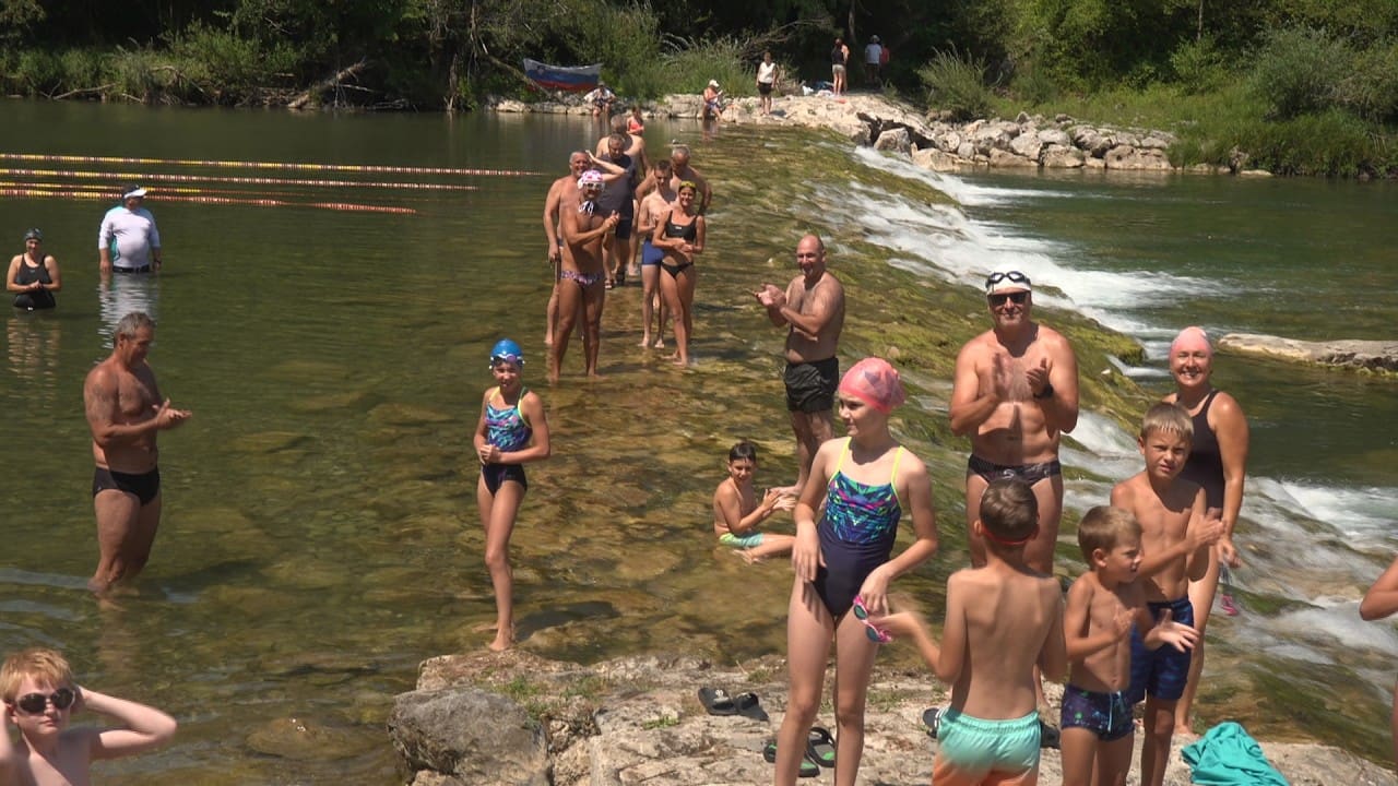 Održan 22. plivački miting "Kupom uzvodno": Hrvati i Slovenci potezali konop preko granice