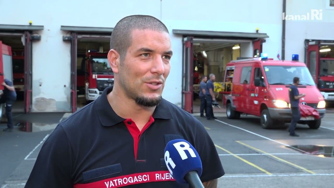Emotivni doček u Rijeci: Vatrogasci se vratili nakon dramatične borbe s požarima na Braču