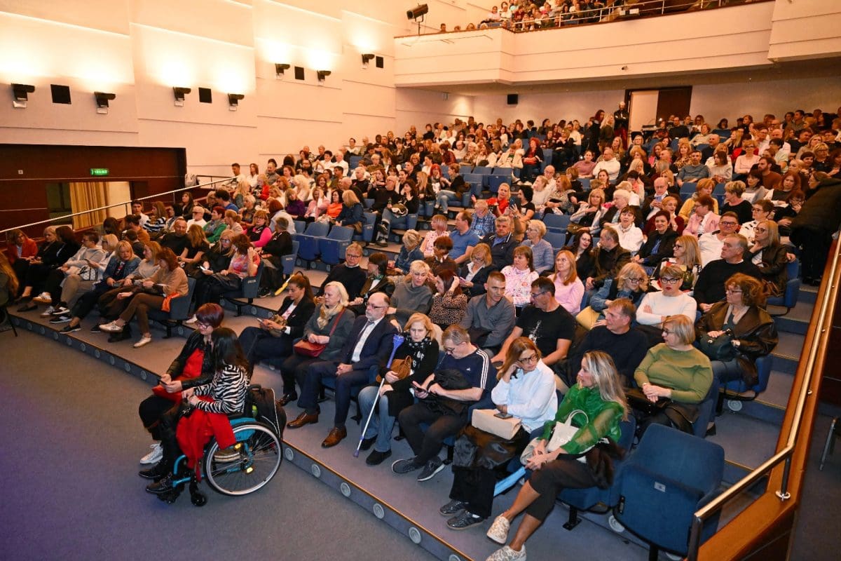 Pjesmom za Nadu: Glazbenici i publika zajedno za žene oboljele od raka dojke