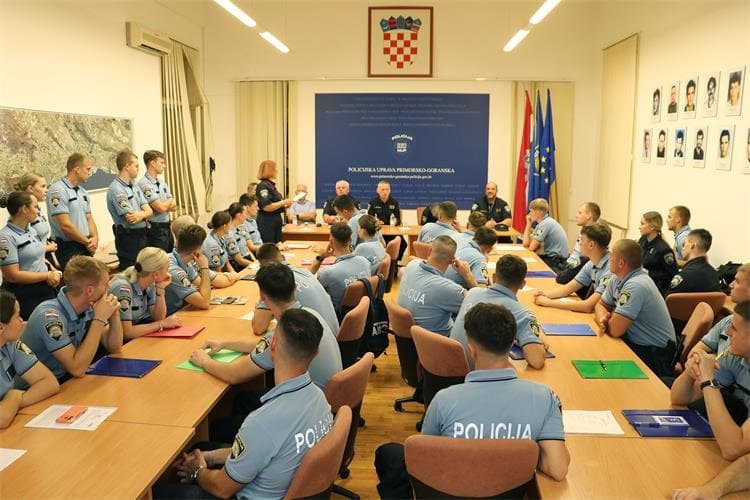 46 novih policijskih vježbenika stiglo u PU primorsko-goransku