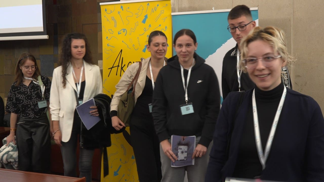 Akcija za 5! u Rijeci: Srednjoškolci kao gradski vijećnici protiv digitalnog nasilja